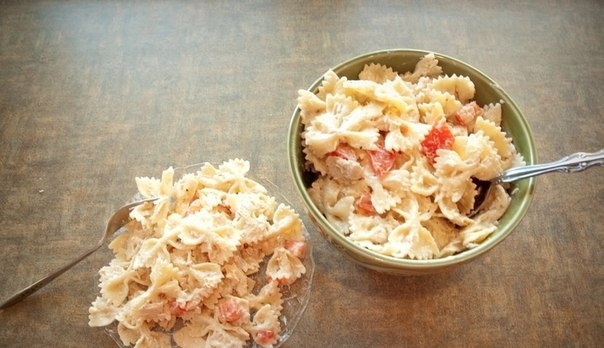 Салат с макаронами и тунцом