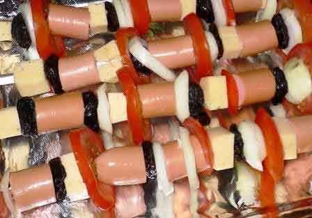 Шашлык из сосисок