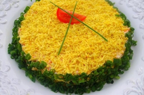 Слоеный кальмаровый салат