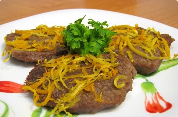 Говядина, жаренная с лимоном и апельсином