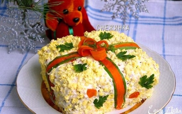 Салат с курицей, черносливом и грецкими орехами [Новогодний]
