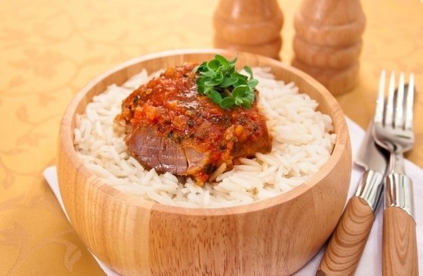 Баранина, тушенная с помидорами