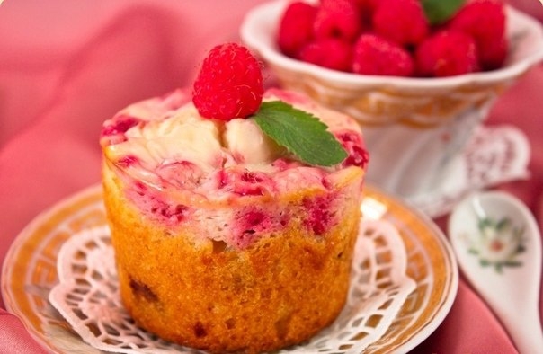 Маффины с малиновым кремом и шоколадом