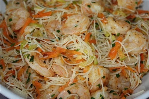 Салат из рисовых макарон
