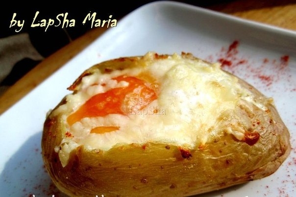 Картофель, запеченный с говядиной, сыром и яйцом