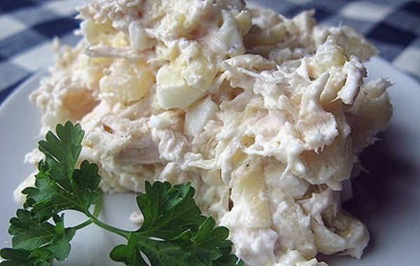 Салатик с курицей и ананасами
