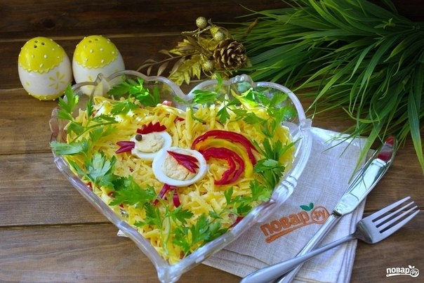 Салат "Петушок" с курицей и помидорами Салат "Петушок" с курицей и помидорами