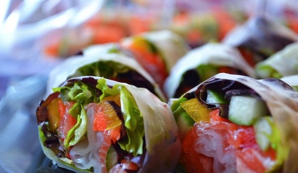 РОЛЛЫ С ЛОСОСЕМ (SPRING-ROLLS)