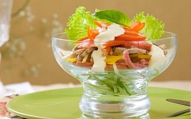 Салат мясной со свежими овощами