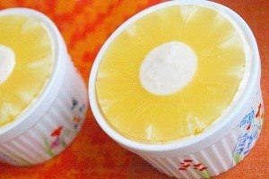 Творожно-банановое суфле с ананасами