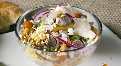 Салат из куриных сердечек с орехами