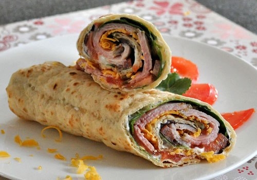 Вкусные рулетики из лаваша с ветчиной
