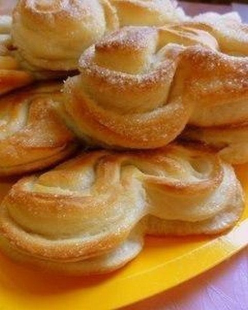 Плюшка сахарная