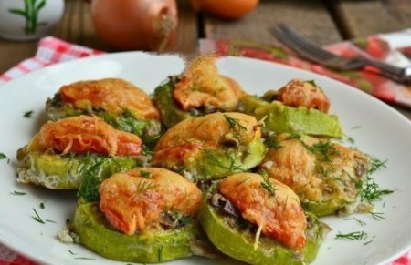 Кабачки с шампиньонами.