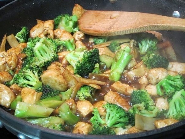 Брокколи с куриной грудкой