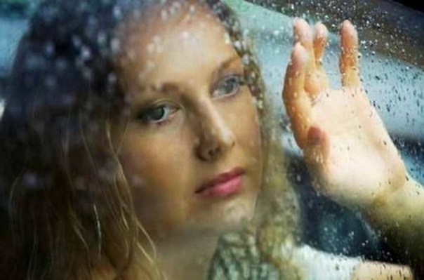 В ее глазах хотелось утонуть, В ее глазах хотелось утонуть,