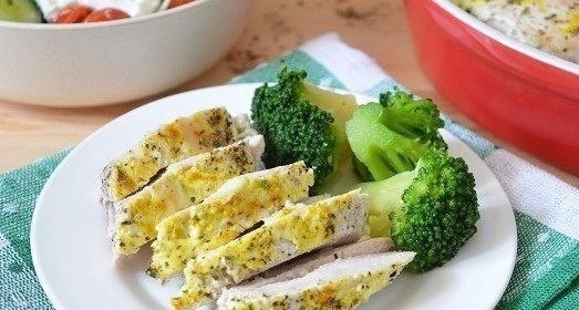 Запеченное куриное филе в кефире