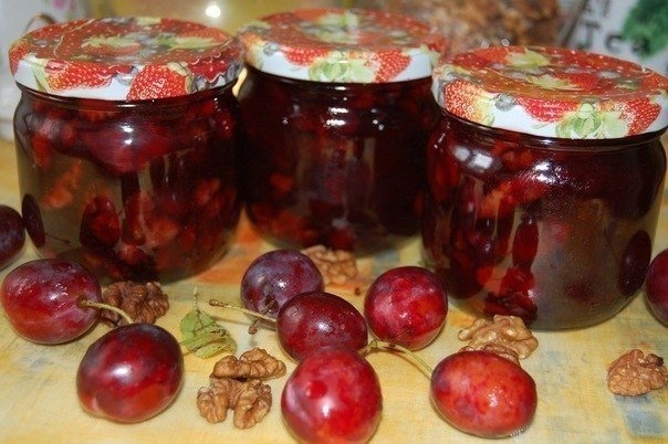 Очень джем из сливы с грецкими орехами.