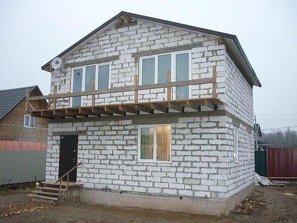 Построив дом из пеноблоков, получаем такие плюсы:
