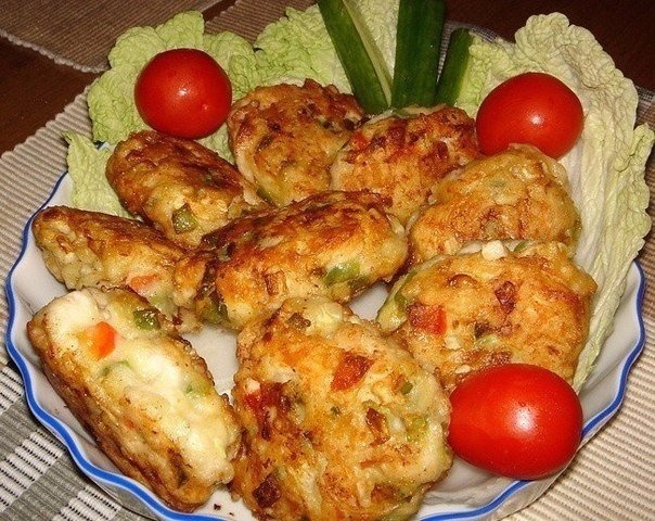 Рецепт очень вкусных и полезных котлет из куриного мяса с овощами и сыром. Вкус у этих котлет получа