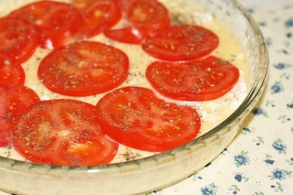 Сырный пирог с помидорами.