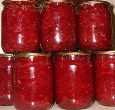 Свекольная икра, остренькая и сочная.