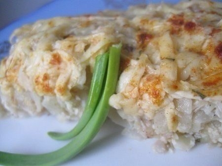 Куриное филе, запеченное с яйцами и пекинской капустой.