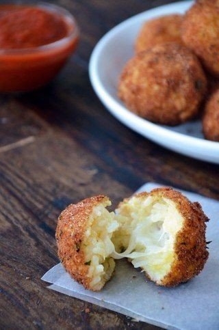 Рисовые шарики с сырной начинкой