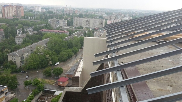 При устройстве кровель промышленных или многоэтажных строений оптимальным вариантом являются металли При устройстве кровель промышленных или многоэтажных строений оптимальным вариантом являются металли