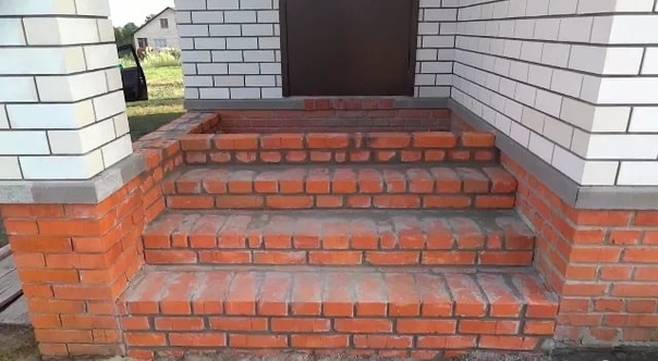 Крыльцо из кирпича. Крыльцо из кирпича.