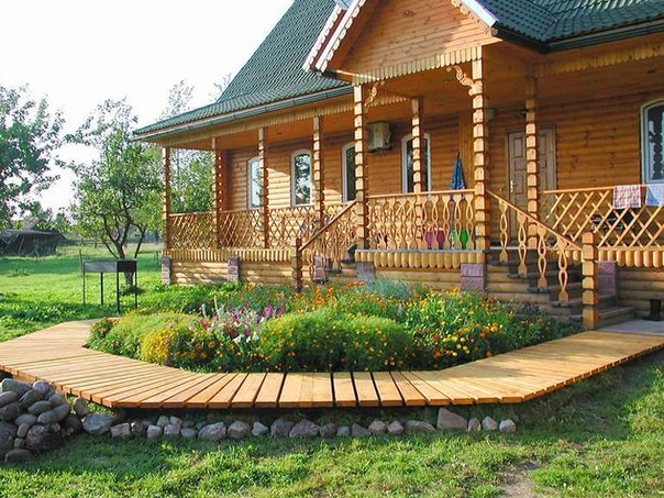 Среди разновидностей деревянных домов различают две основные: дома из бруса и дома из бревна.