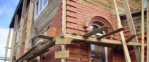 Когда лучше всего облицовывать брусовый дом? Когда лучше всего облицовывать брусовый дом?