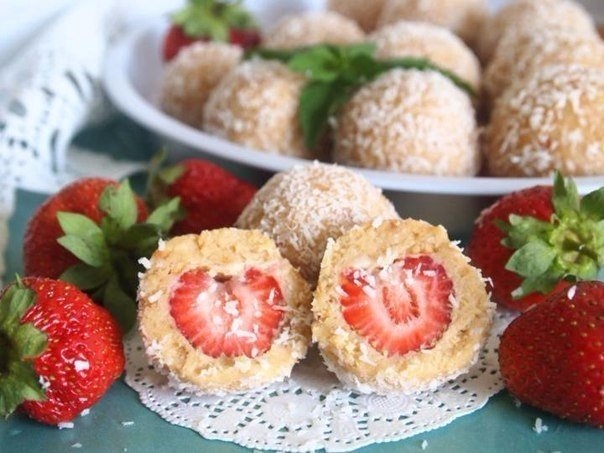 ДЕСЕРТНЫЕ ШАРИКИ С КЛУБНИКОЙ.