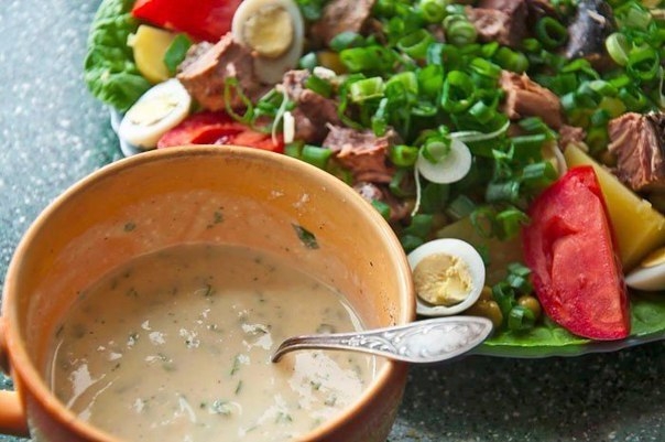 Салат с тунцом и йогуртовой заправкой