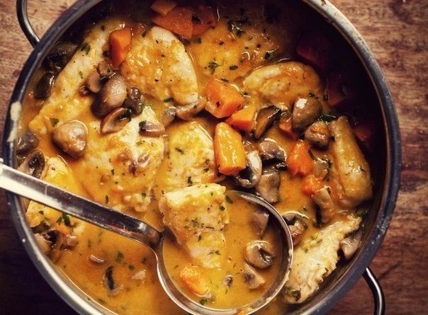 Спортивный вариант куриной грудки с грибами в сливочном соусе