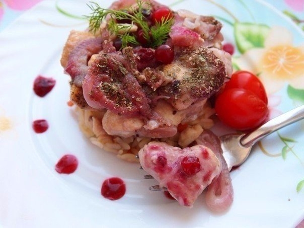 Куриное филе в клюквенно-луковом соусе