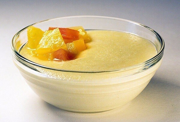 Манная каша с томлеными яблоками