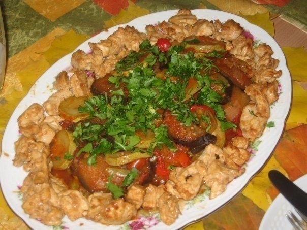 Курочка на овощах.