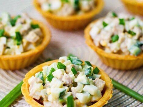 Картофельный салат с печенью трески