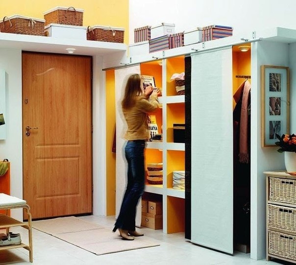 Маленькая прихожая: 5 приемов, которые помогут сэкономить место