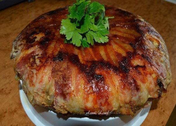 Невероятно вкусный трех-слойный пирог, в беконе! Приятных вам выходных! Невероятно вкусный трех-слойный пирог, в беконе! Приятных вам выходных!