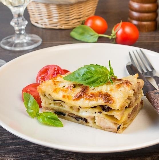 ЛАЗАНЬЯ С КУРИЦЕЙ И ШАМПИНЬОНАМИ ЛАЗАНЬЯ С КУРИЦЕЙ И ШАМПИНЬОНАМИ