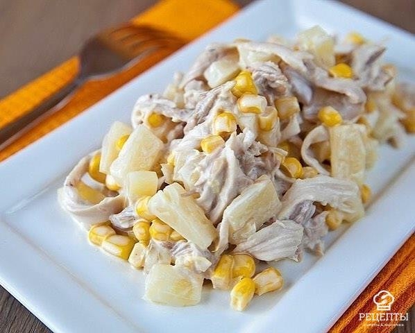Салат с ананасами и курицей