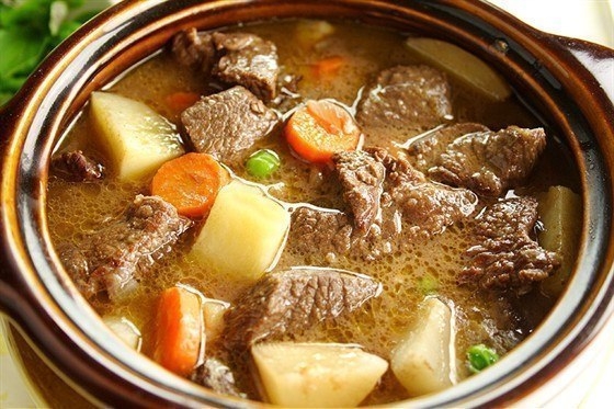Тушеная говядина с овощами Тушеная говядина с овощами