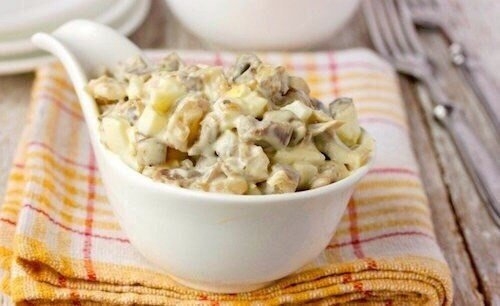 Салат с курицей и грибами