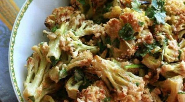 Цветная капуста с чесноком и сыром