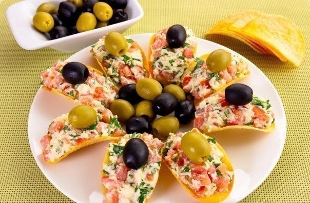 Сырная закуска на чипсах Сырная закуска на чипсах