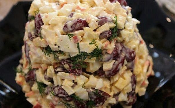 Быстрый салат с фасолью и крабовыми палочками Быстрый салат с фасолью и крабовыми палочками