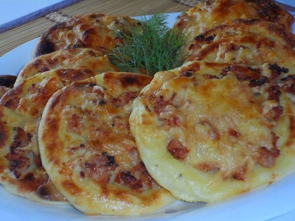 КАРТОФЕЛЬНЫЕ ВАТРУШКИ С КУРИЦЕЙ. КАРТОФЕЛЬНЫЕ ВАТРУШКИ С КУРИЦЕЙ.