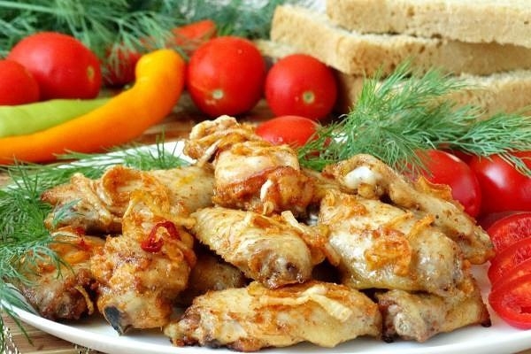 Куриные крылышки в чесночно-луковом маринаде - это обалденно-вкусно Куриные крылышки в чесночно-луковом маринаде - это обалденно-вкусно